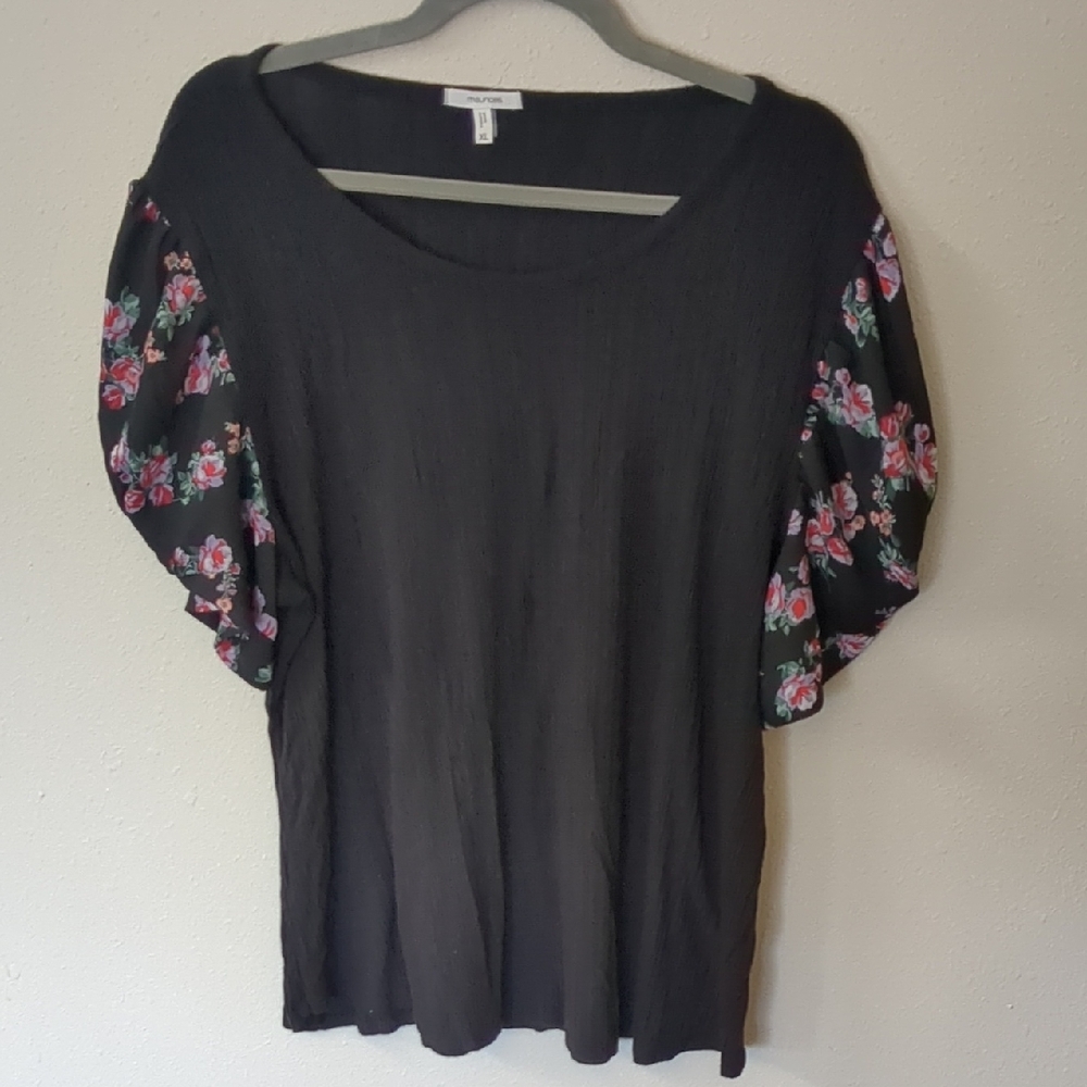 Floral Sleeve Black Top Maurices Xl